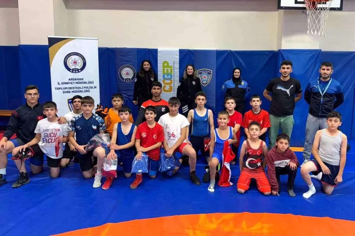 Ardahan’da Gençler İçin Güreş Kursu Açıldı