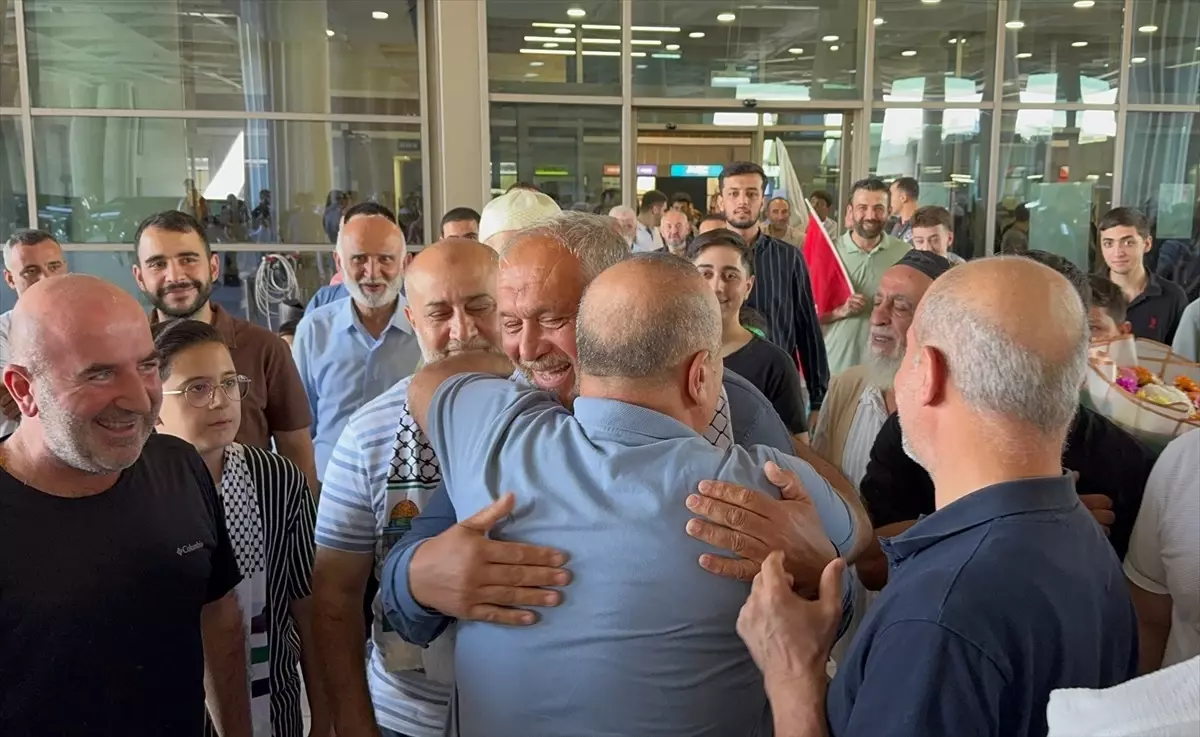 Küresel Sumud Aktivisti Turunç Mersin’de Çiçekle Karşılandı