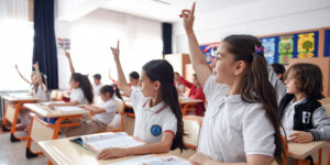 ogretmen ve veliler okul kiyafeti uygulamasini destekliyor whTQ3K59.jpg