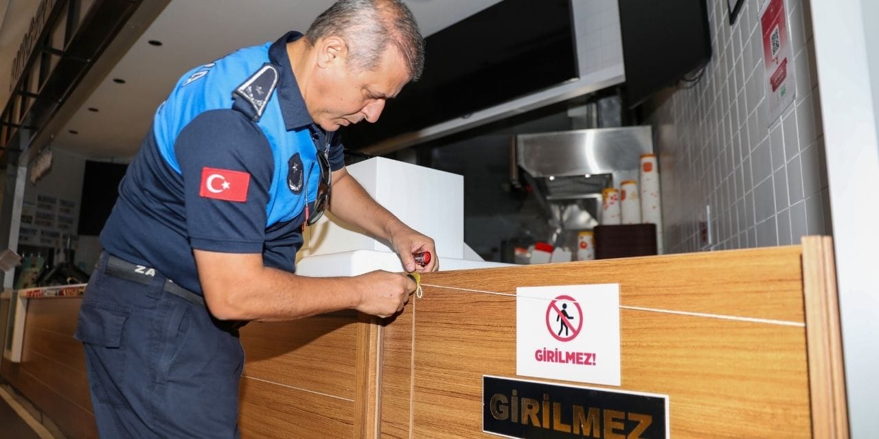 Tarihi geçmiş gıda satan restoran mühürledi