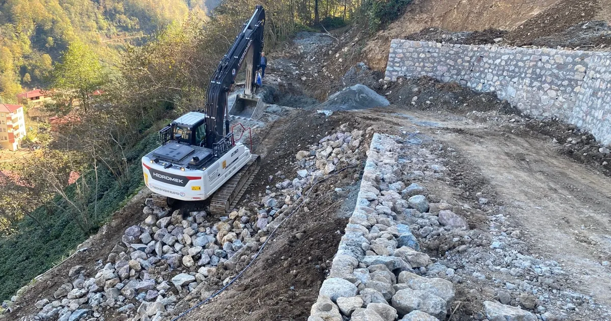 Trabzon’da taş duvar çalışmaları sürüyor