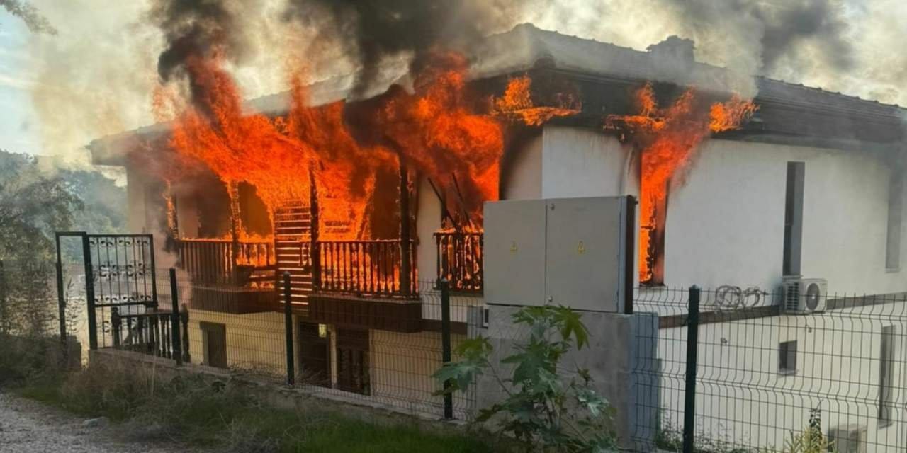 uyusturucu bagimlisi arkadasinin evini kundakladi iki jandarmayi yaralayan saldirgan etkisiz hale getirildi Qi58GrIN.jpg