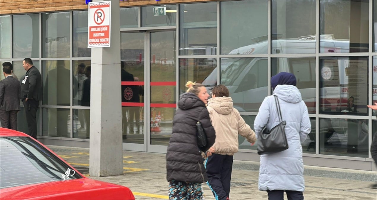 Bedava dağıtılan çikolatayı yediler, soluğu hastanede aldılar!