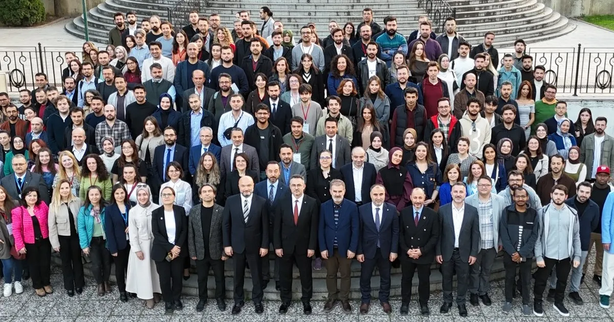 Bursa Teknik Üniversitesi mezunları aynı çatıda buluştu