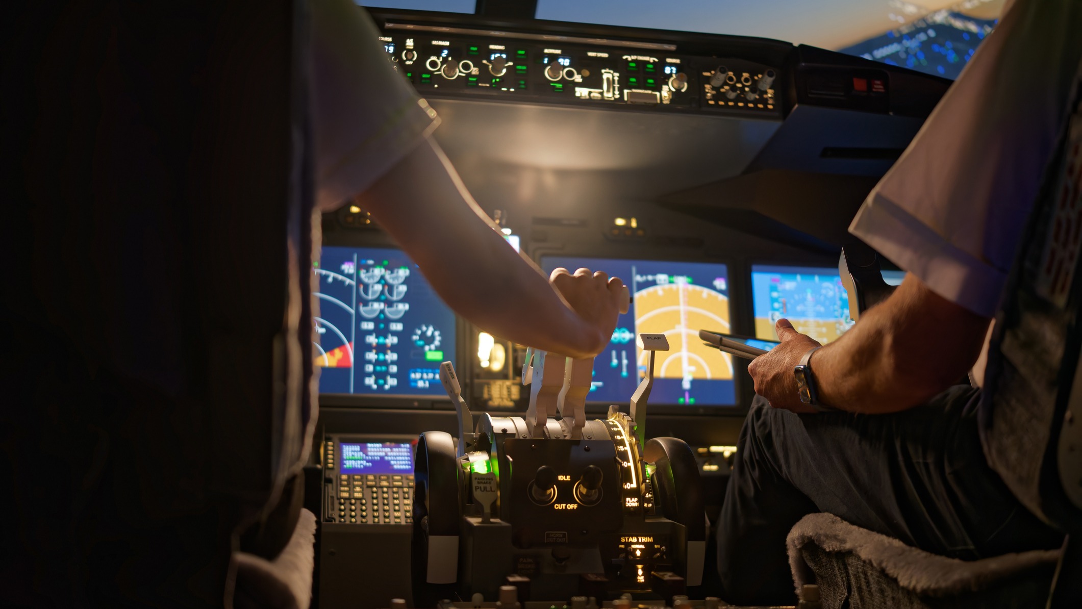 Maaşı ödenmeyen pilot, yolcularla dolu uçakta eylem yaptı