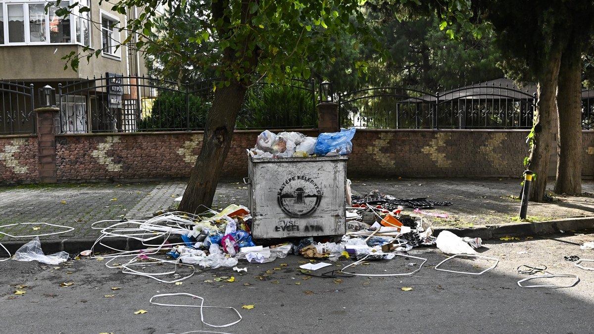 Maltepe’de çöp dağları vatandaşı isyan ettirdi