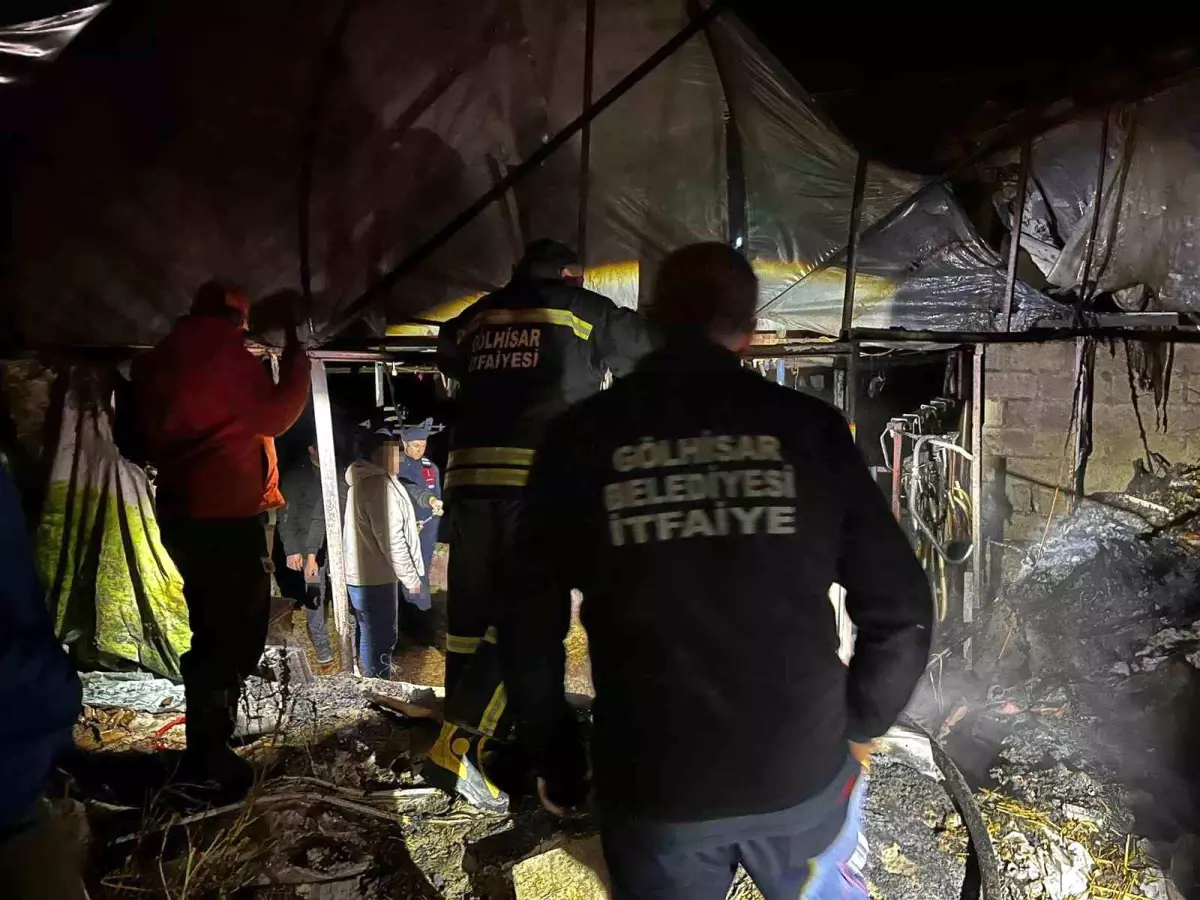 Burdur’da Ahır Yangını: Maddi Zarar