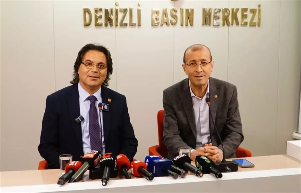 CHP’den Gazetecilere Kutlama