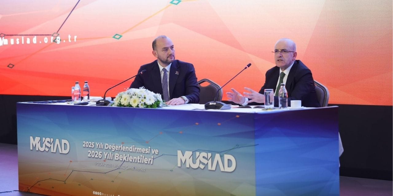 MÜSİAD Başkanı Mehmet Şimşek’e bakarak ekonomiyi eleştirdi